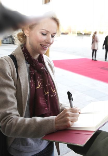 Photo Coverage Exclusive: At the Stage Door of the 35th Kennedy Center Honors — photo 7 of 75