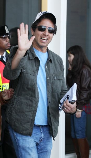 Photo Coverage Exclusive: At the Stage Door of the 35th Kennedy Center Honors — photo 24 of 75