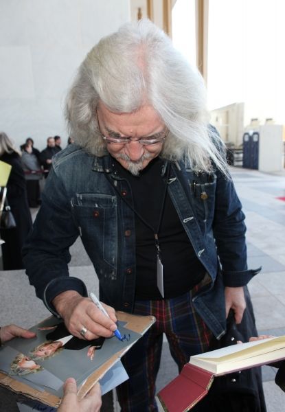Photo Coverage Exclusive: At the Stage Door of the 35th Kennedy Center Honors — photo 47 of 75