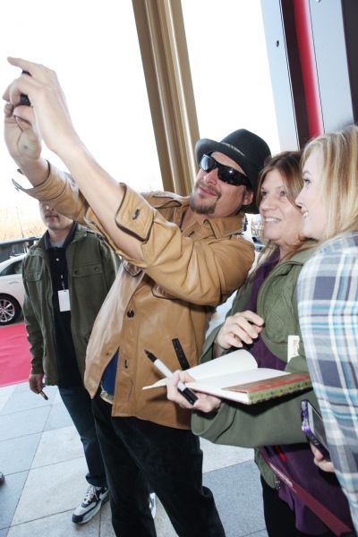 Photo Coverage Exclusive: At the Stage Door of the 35th Kennedy Center Honors — photo 58 of 75