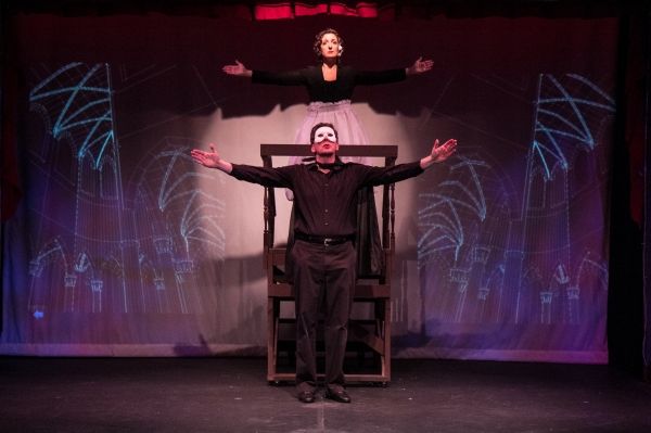 Jonathan Jacobson and Jessica Smith in  the vignette 