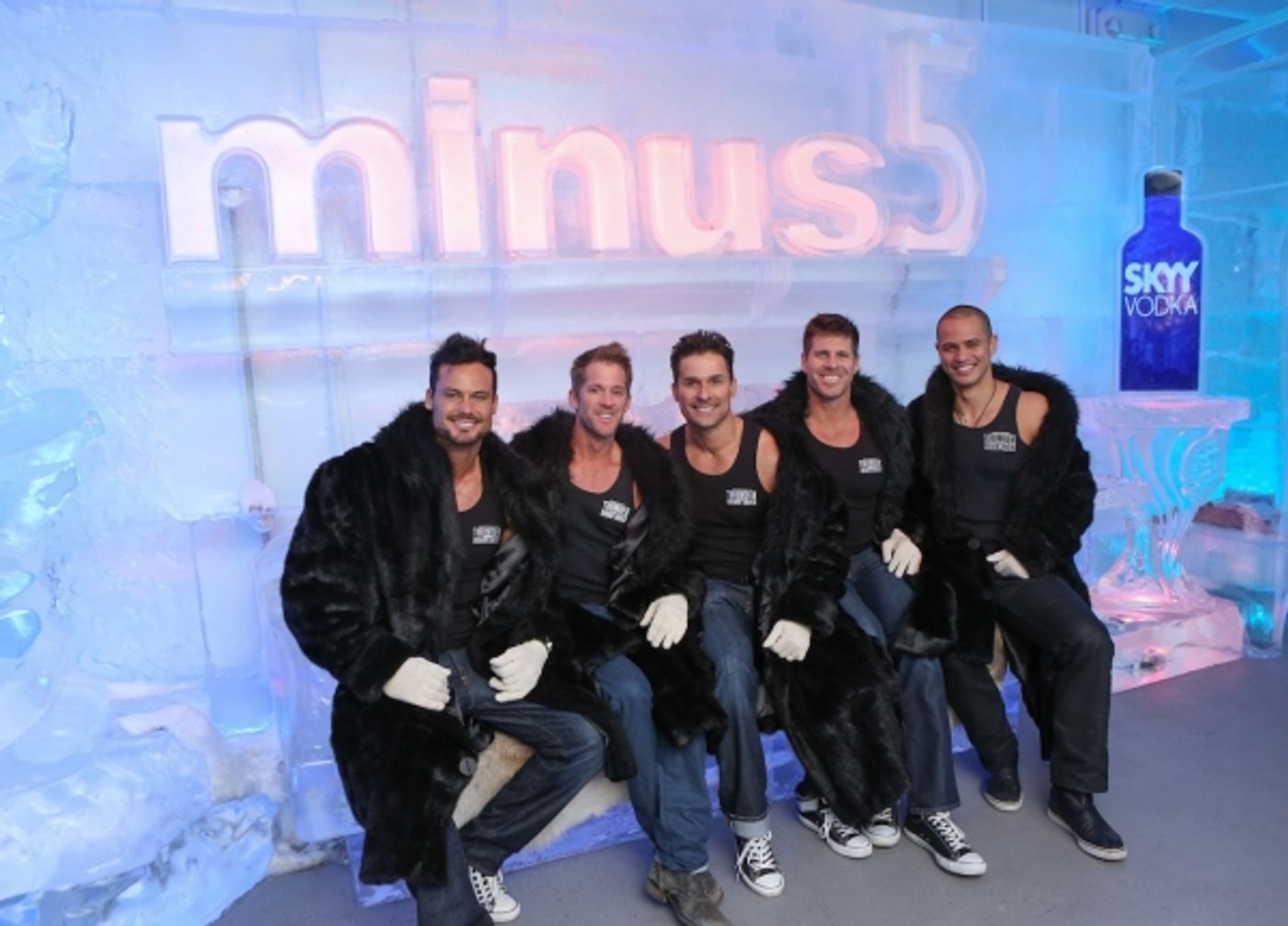 Photo Flash: Carrot Top, Michael Godard and More at Minus5 Ice Bar's Winter Wonderland Experience  Image
