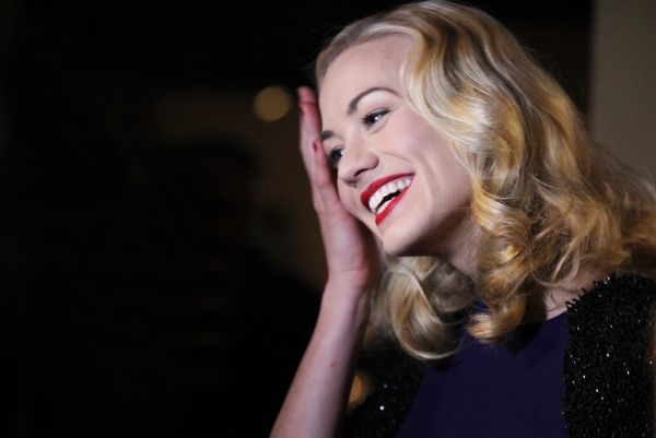 Yvonne Strahovski Photo