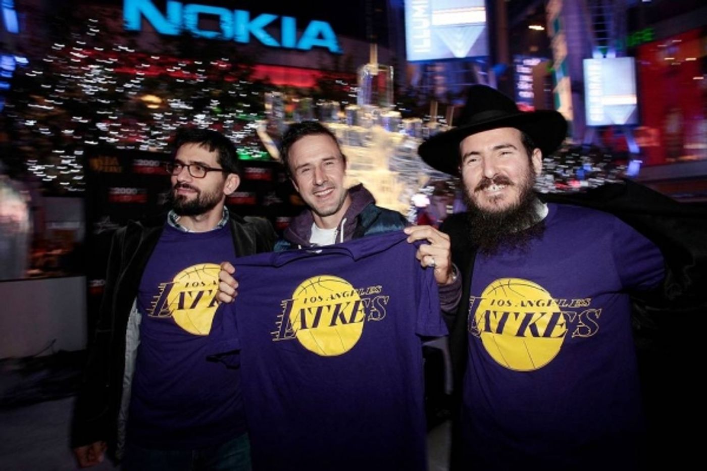 Photo Flash: David Arquette Celebrates Chanukah with AEG's Season of Giving  Image