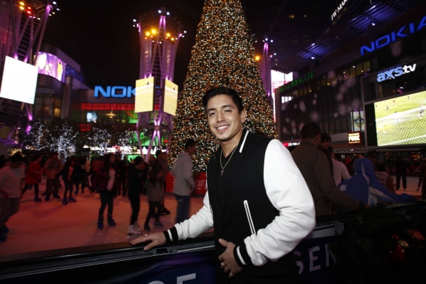 Photo Flash: AMERICAN IDOL's Stefano Langone at PADRES Contra El Cancer Bone Marrow Drive at L.A. LIVE  Image