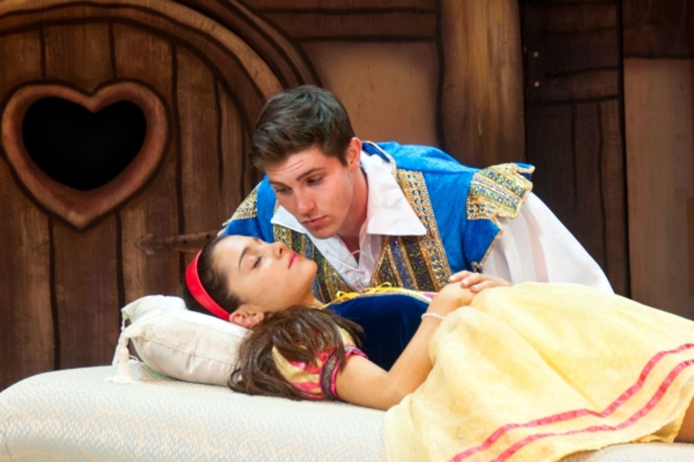 Photo Flash: First Look at Ariana Grande, Curt Hansen and More in A SNOW WHITE CHRISTMAS  Image