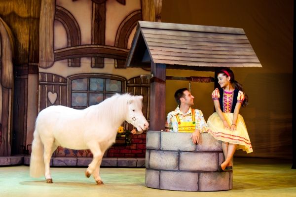 Photo Flash: First Look at Ariana Grande, Curt Hansen and More in A SNOW WHITE CHRISTMAS — photo 3 of 5