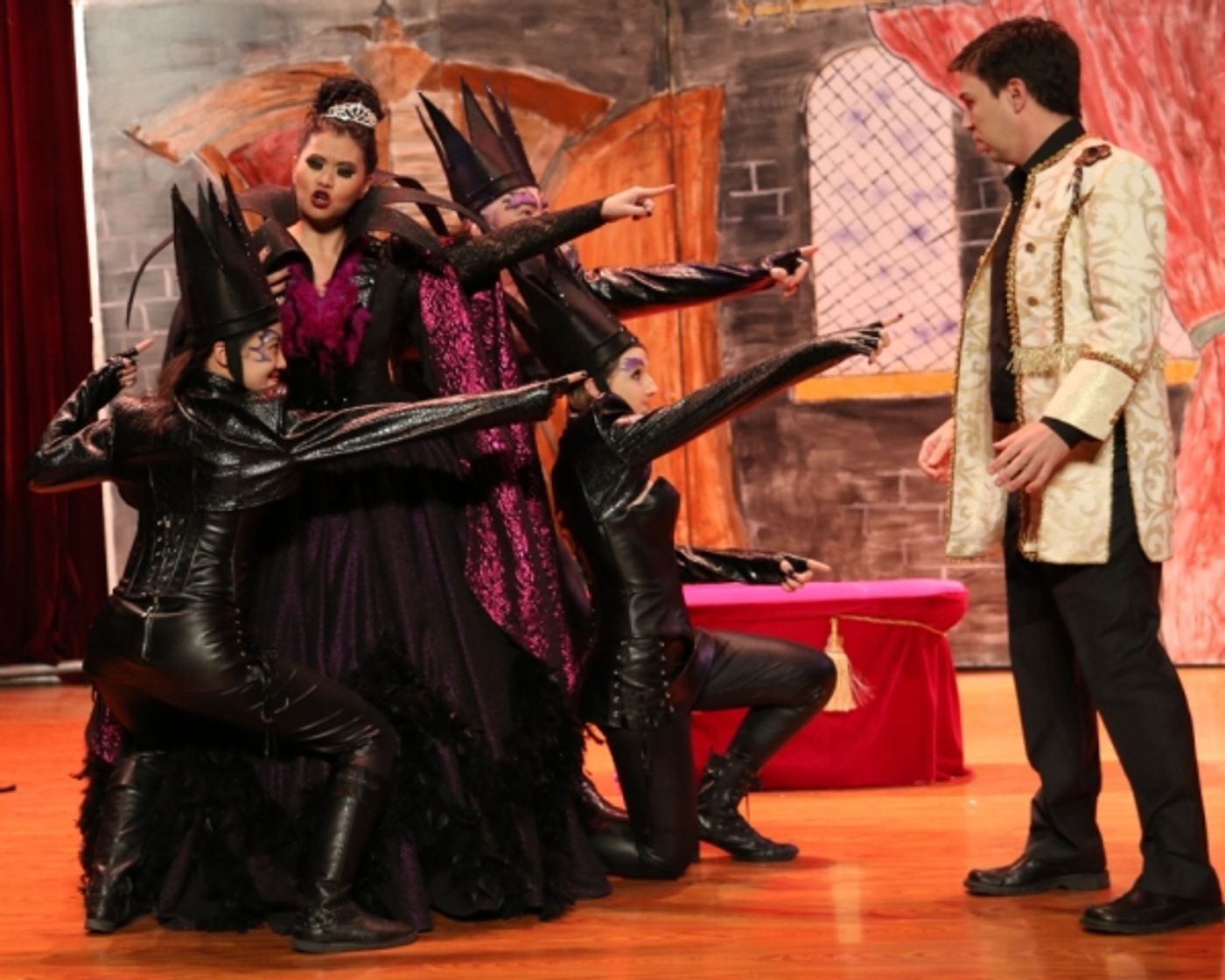 Photo Flash: First Look at Beijing Playhouse's SNOW WHITE Onstage  Image