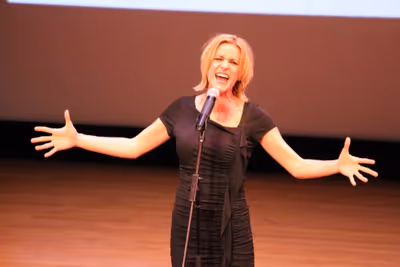 Jenn Colella Photo