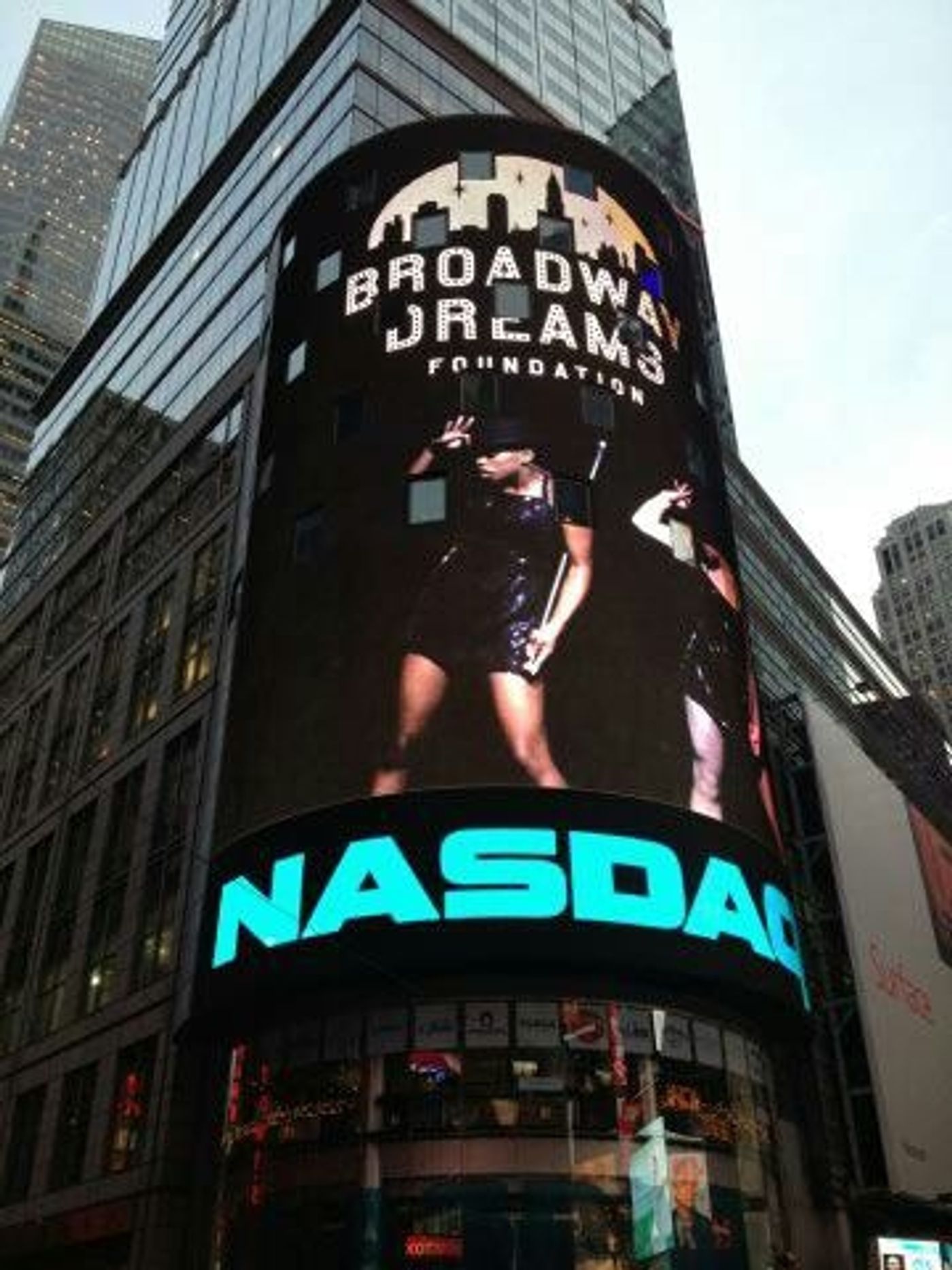 Photo Flash: Tony Vincent & Broadway Dream Foundation Ring NASDAQ Bell  Image