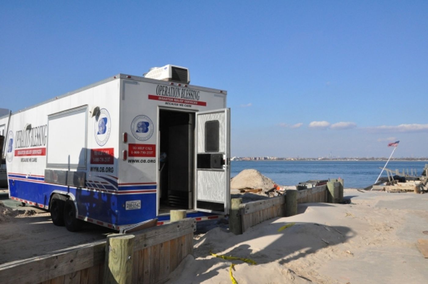 Photo Coverage: The Irish Tenors Visit Hurricane Sandy Victims in Breezy Point  Image