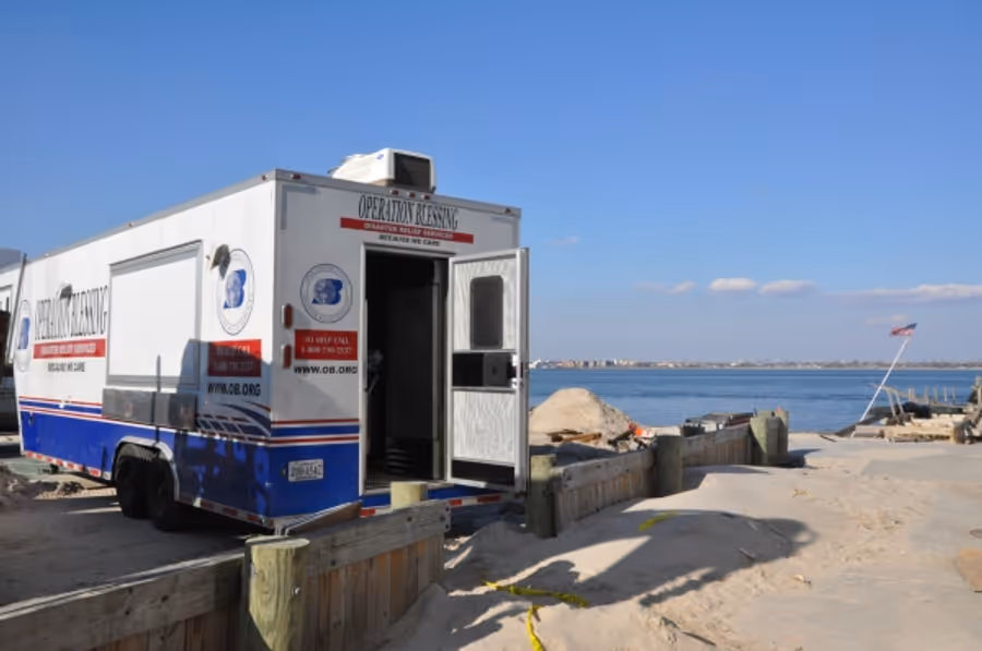 Photo Coverage: The Irish Tenors Visit Hurricane Sandy Victims in Breezy Point Image