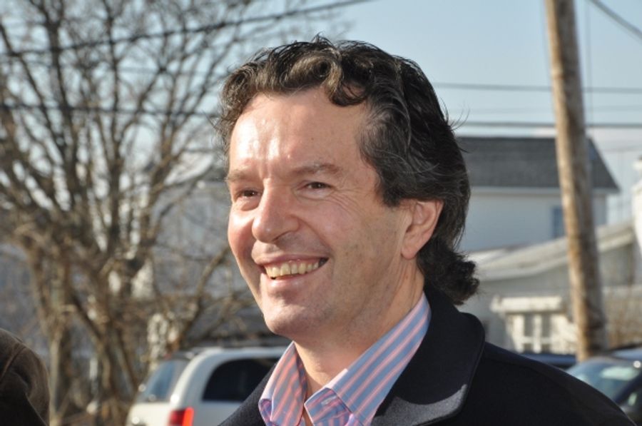 Photo Coverage: The Irish Tenors Visit Hurricane Sandy Victims in Breezy Point Image