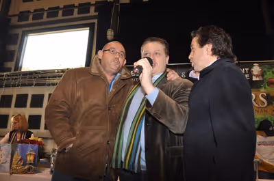 
Ronan Tynan, Anthony Kearns and Finbar Wright getting the residents into the holida Photo