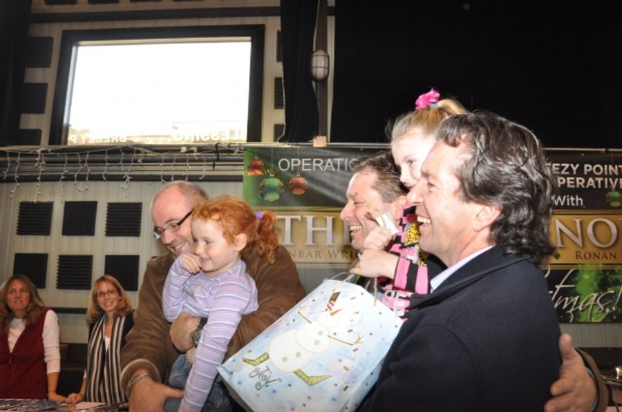 Photo Coverage: The Irish Tenors Visit Hurricane Sandy Victims in Breezy Point Image