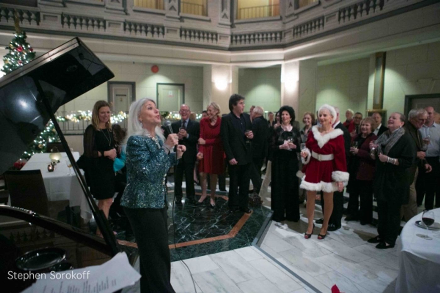 Photo Coverage: Jamie deRoy & Residents Perform at Alwyn Court  Image