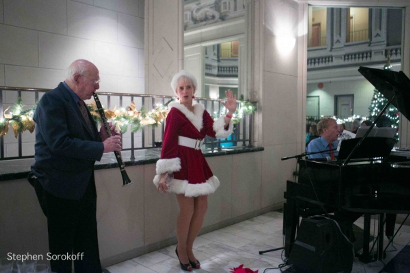 Photo Coverage: Jamie deRoy & Residents Perform at Alwyn Court  Image