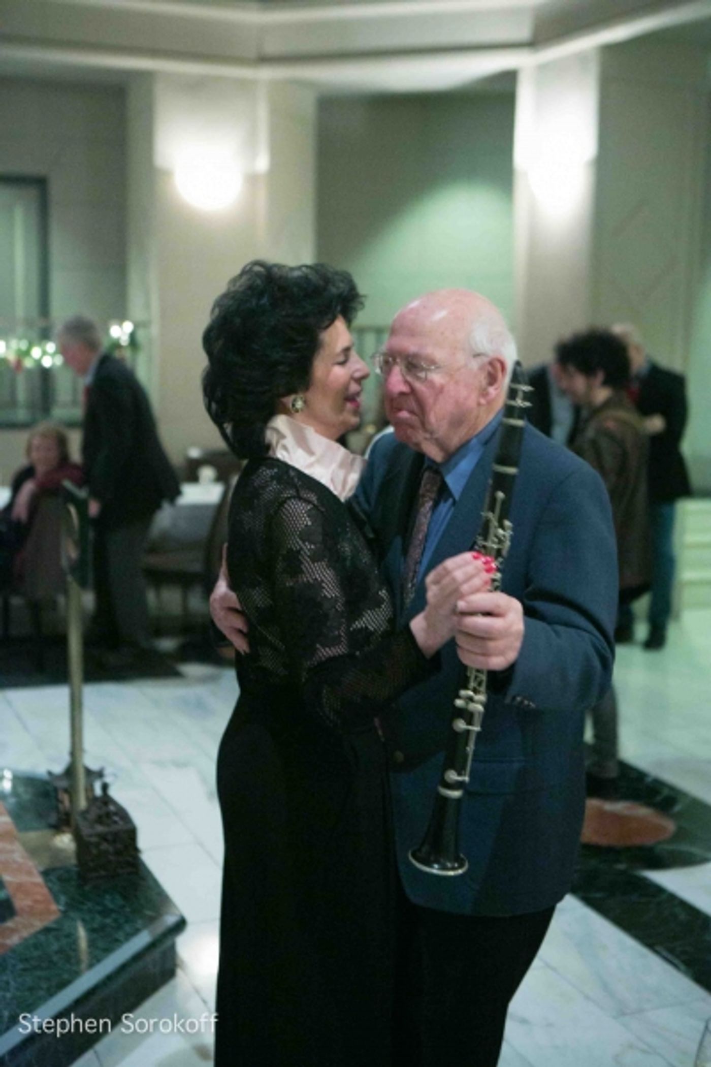 Photo Coverage: Jamie deRoy & Residents Perform at Alwyn Court  Image