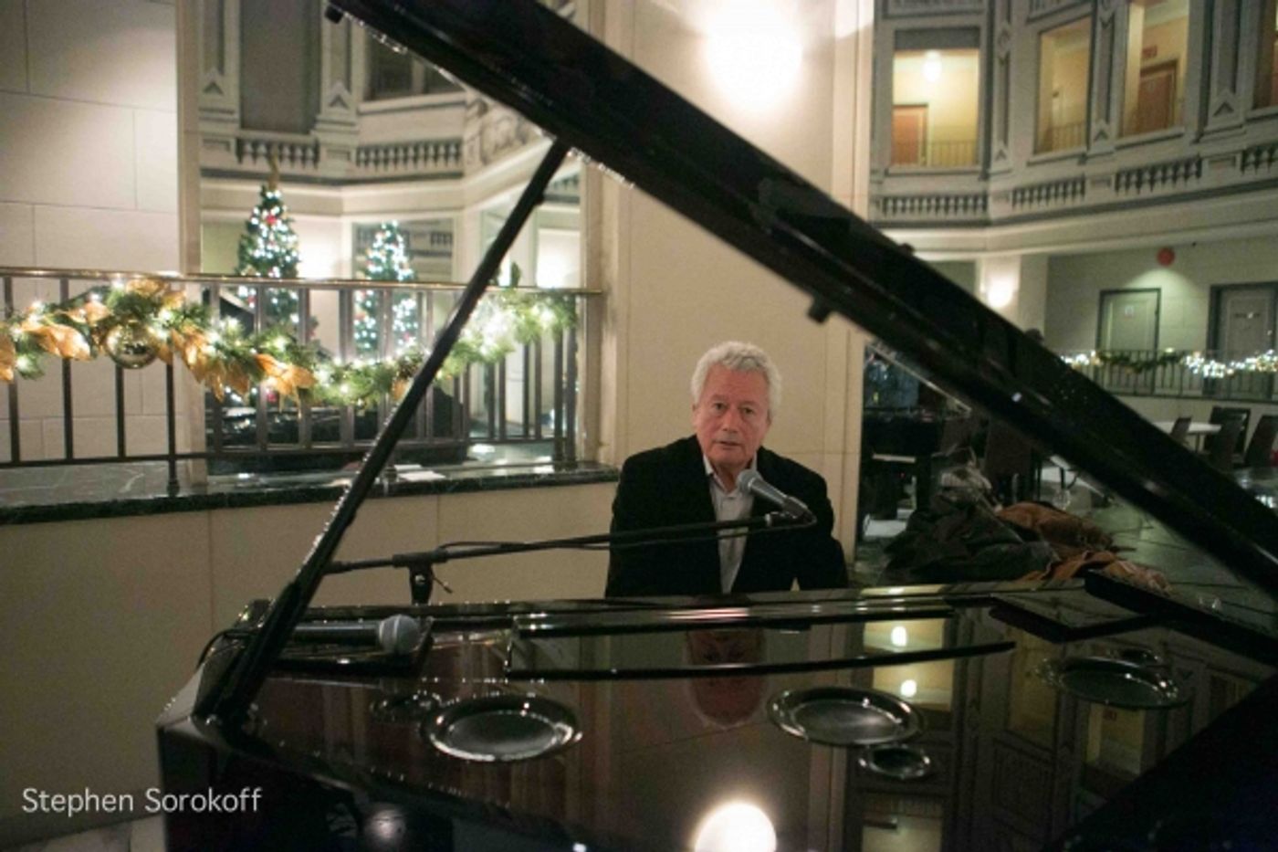 Photo Coverage: Jamie deRoy & Residents Perform at Alwyn Court  Image