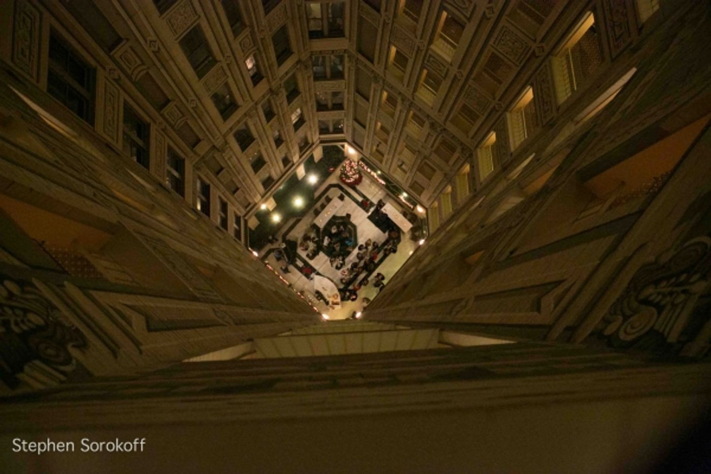 Photo Coverage: Jamie deRoy & Residents Perform at Alwyn Court  Image