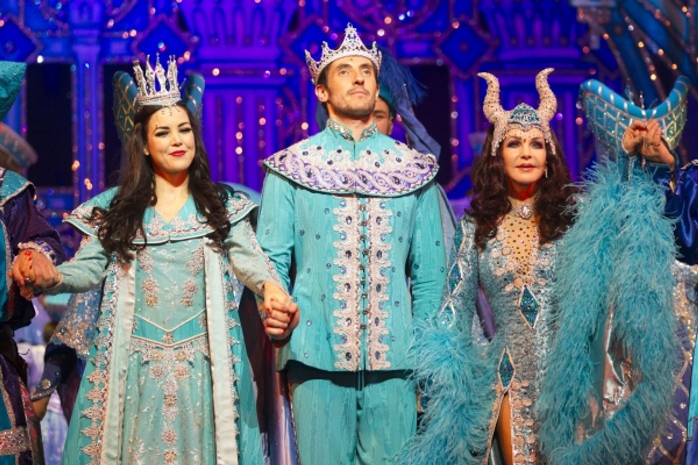 Photo Flash: Priscilla Presley- Led SNOW WHITE Panto Opens at New Wimbledon Theatre  Image