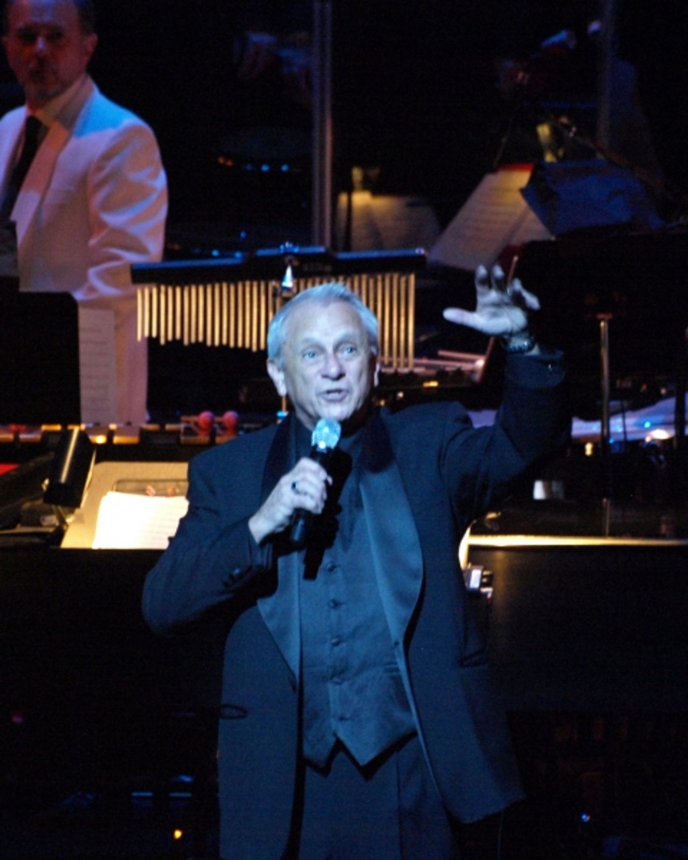 Photo Coverage: Liza Minnelli with MenAlive in A WINTER SPECTACULAR Opening Night at Segerstrom Hall Photo Coverage: Liza Minnelli with MenAlive in A WINTER SPECTACULAR Opening Night at Segerstrom Hall Image