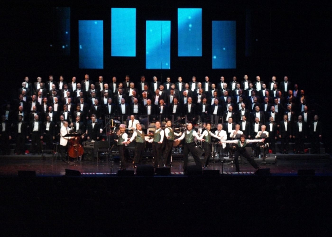 Photo Coverage: Liza Minnelli with MenAlive in A WINTER SPECTACULAR Opening Night at Segerstrom Hall Photo Coverage: Liza Minnelli with MenAlive in A WINTER SPECTACULAR Opening Night at Segerstrom Hall Image