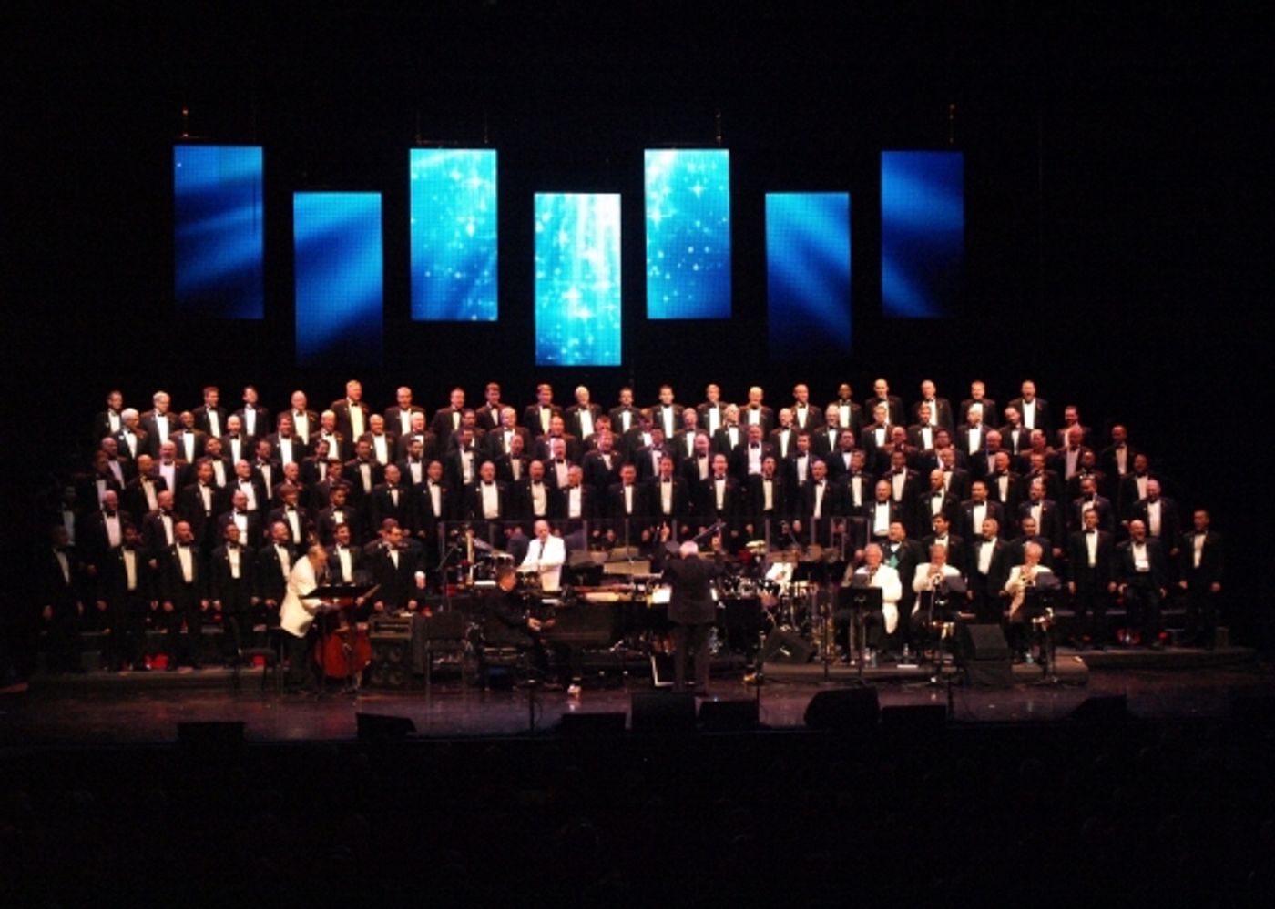 Photo Coverage: Liza Minnelli with MenAlive in A WINTER SPECTACULAR Opening Night at Segerstrom Hall Photo Coverage: Liza Minnelli with MenAlive in A WINTER SPECTACULAR Opening Night at Segerstrom Hall Image