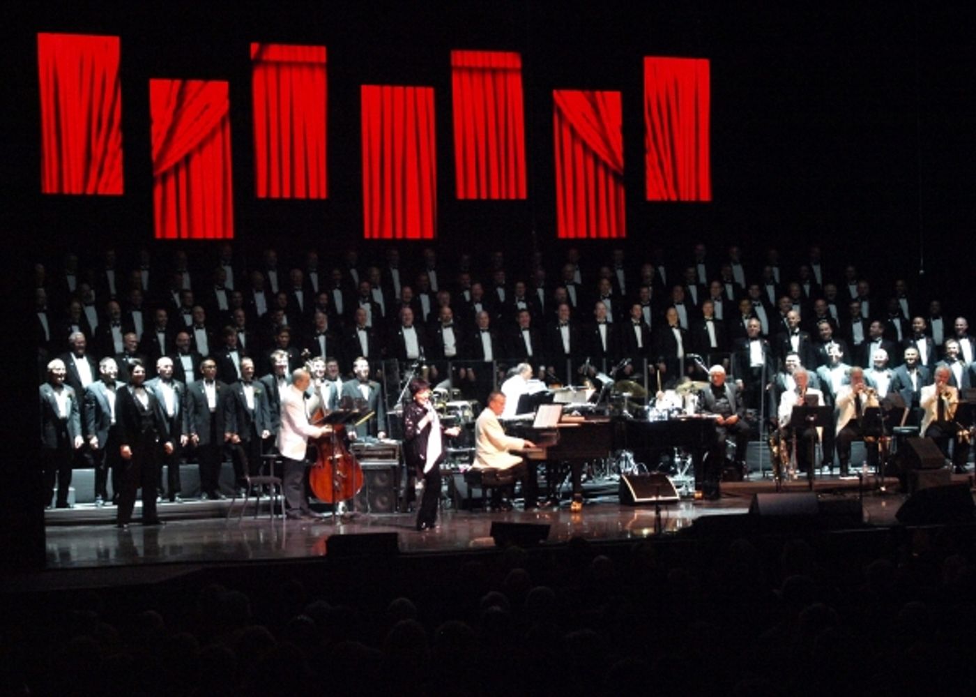 Photo Coverage: Liza Minnelli with MenAlive in A WINTER SPECTACULAR Opening Night at Segerstrom Hall Photo Coverage: Liza Minnelli with MenAlive in A WINTER SPECTACULAR Opening Night at Segerstrom Hall Image