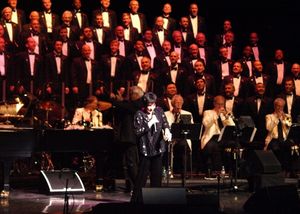 Liza Minnelli and MenAlive @ BroadwayWorld Liza Minnelli and MenAlive Photo