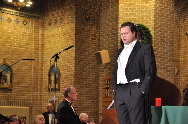 Photo Coverage: Tenor Karl Scully Performs in Bay Shore, NY — photo 7 of 13