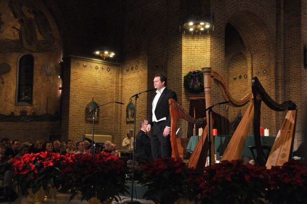 Photo Coverage: Tenor Karl Scully Performs in Bay Shore, NY — photo 10 of 13