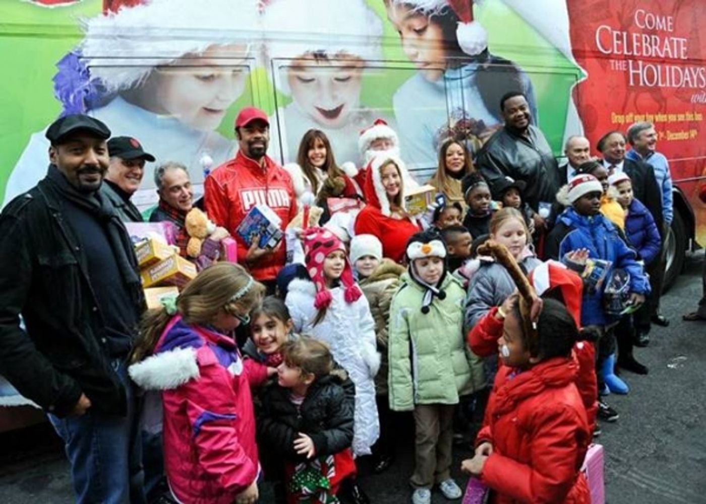 Photo Flash: Jesse L. Martin, Robert Cuccioli and More Give Back for the Holiday Season  Image