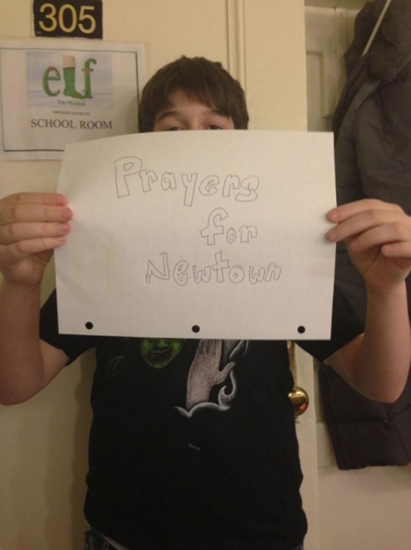 Photo Flash: Saturday Intermission Pics, Dec 15, Part 2 - More Heartfelt Newtown Tributes and Christmas Cheer!  Image