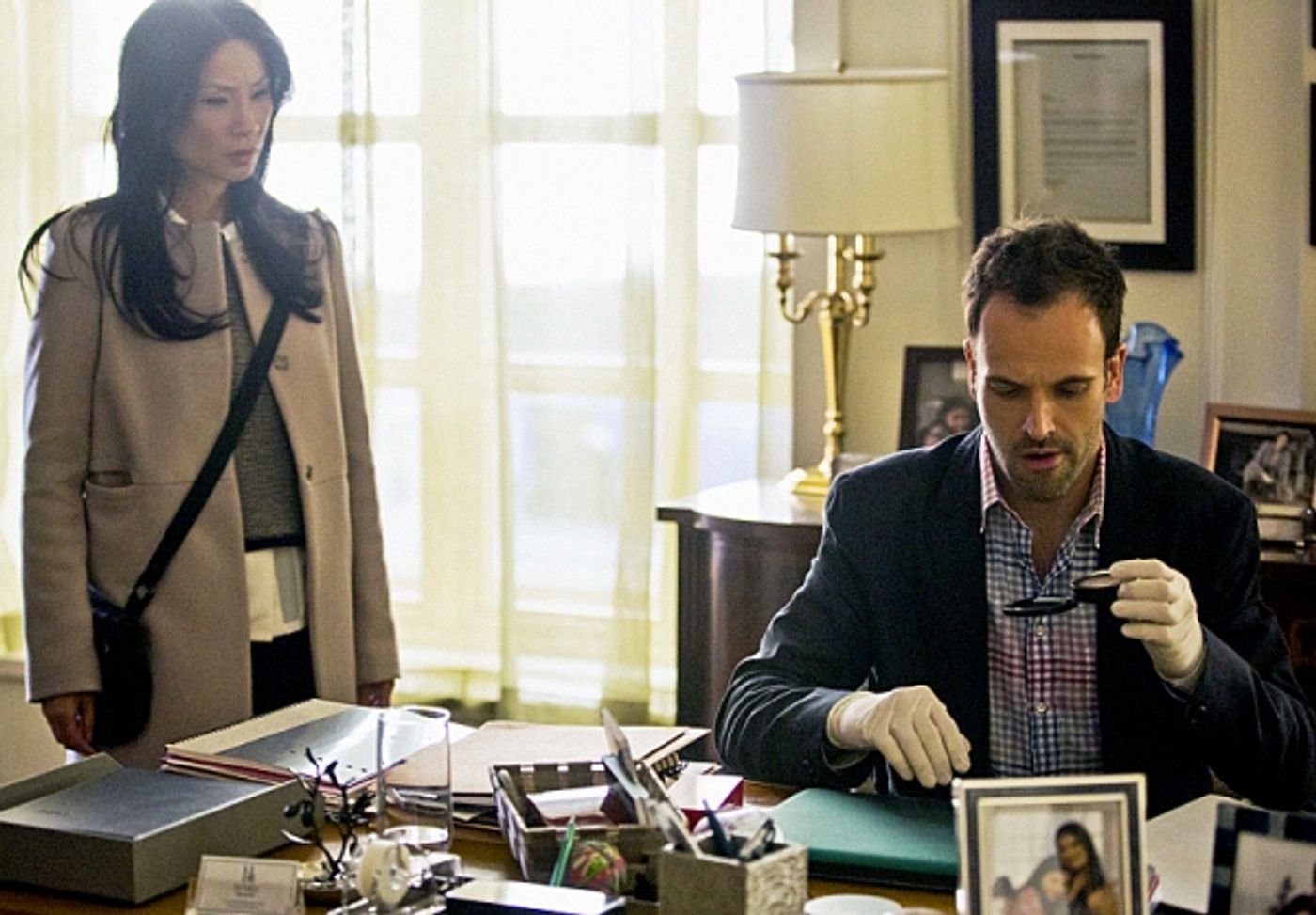 Photo Flash: First Look - ELEMENTARY's 'Dirty Laundry,' Airing 1/3  Image