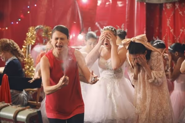 SUTTON FOSTER, KAITLYN JENKINS, JULIA GOLDANI TELLES Photo