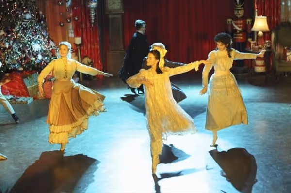 KAITLYN JENKINS, JULIA GOLDANI TELLES, EMMA DUMONT Photo