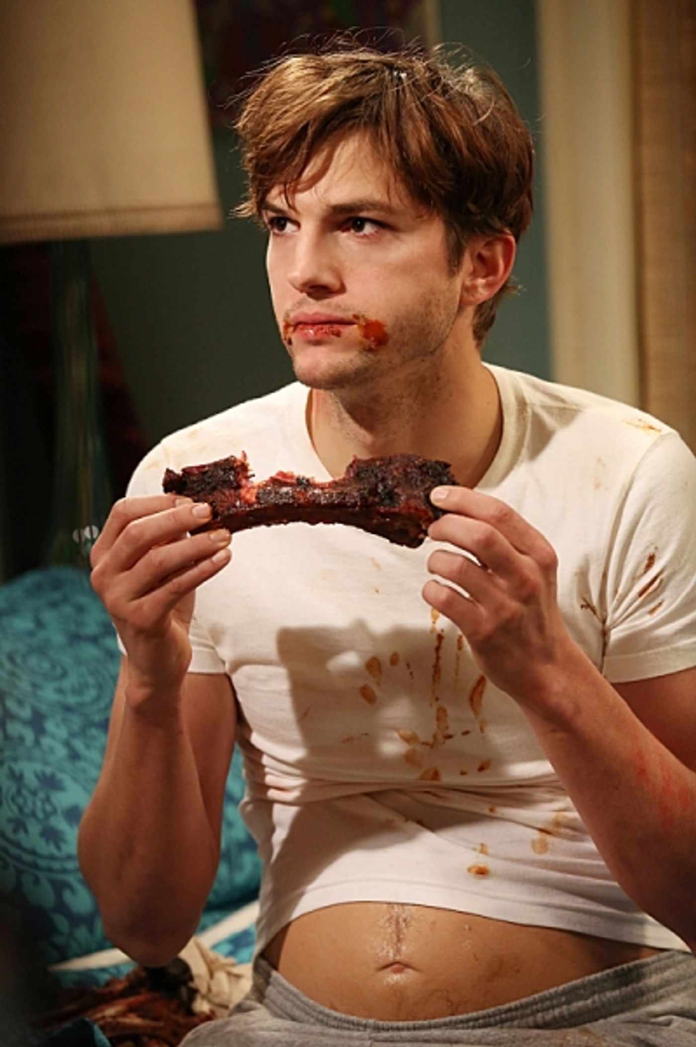 Photo Flash: First Look - TWO AND A HALF MEN's 1/10 Episode  Image