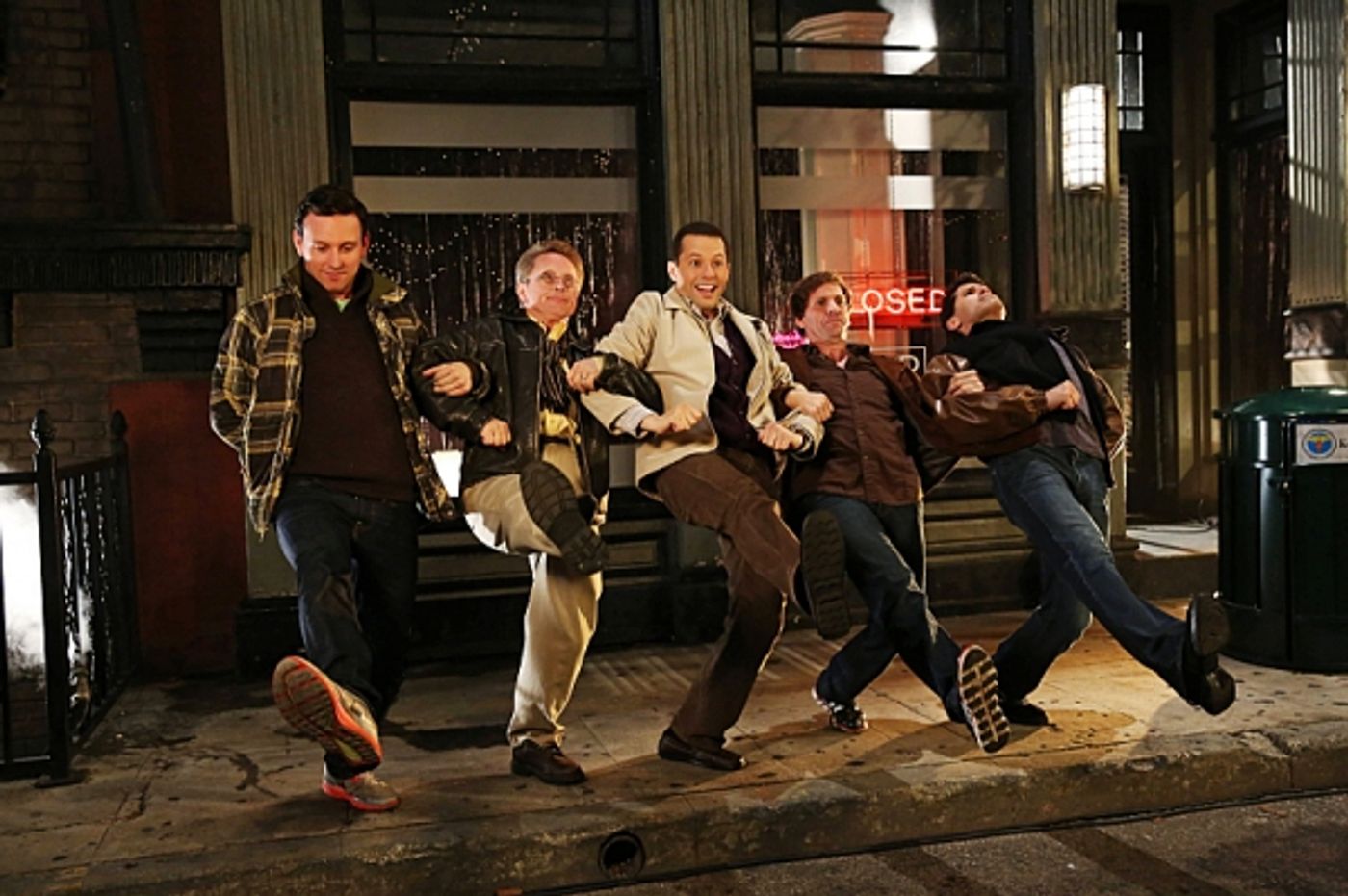 Photo Flash: First Look - TWO AND A HALF MEN's 1/10 Episode  Image