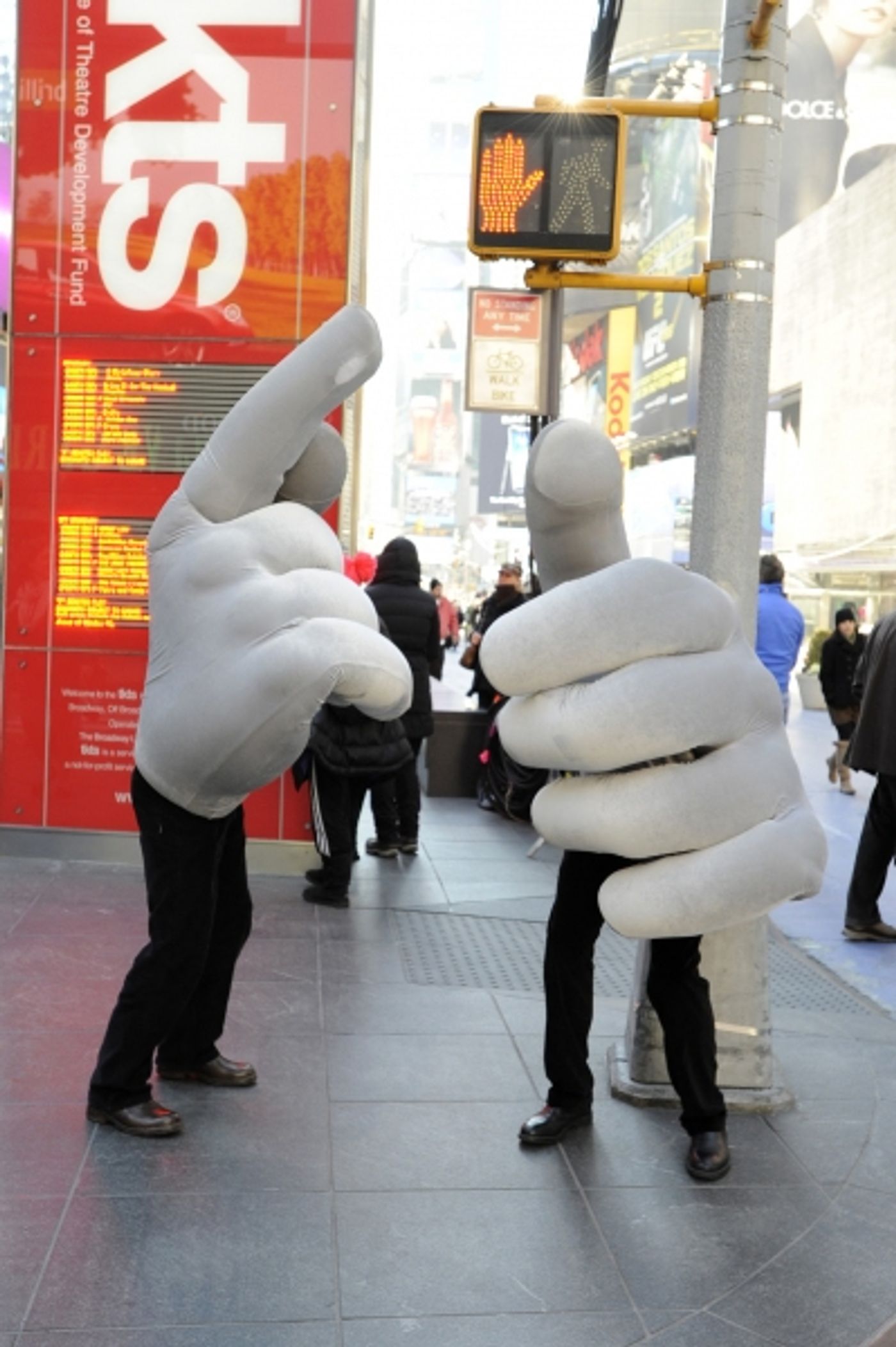 Photo Flash: Mummenschanz's Slinky Man and Two Giant Hands in Times Square  Image