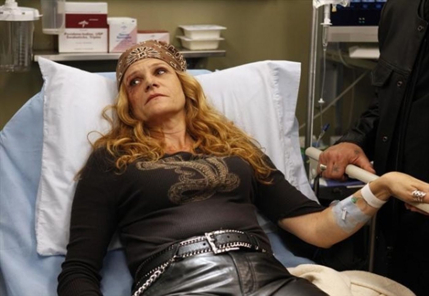 Photo Flash: GREY'S ANATOMY's 'Things We Said Today' Episode, Airs 1/10  Image