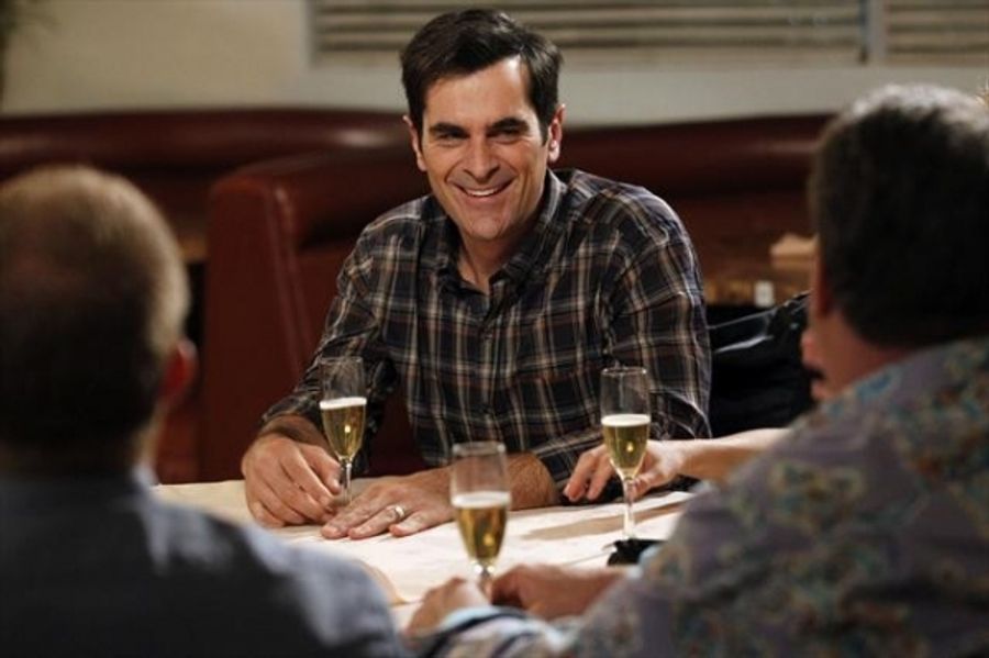 Photo Flash: MODERN FAMILY's 'New Year's Eve' Episode, Airs 1/9 Image