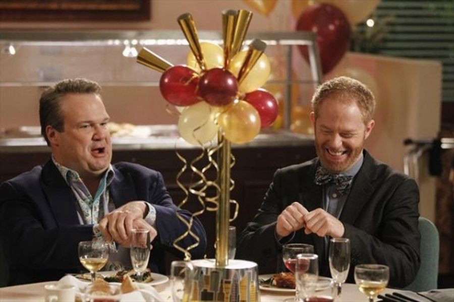 Photo Flash: MODERN FAMILY's 'New Year's Eve' Episode, Airs 1/9 Image