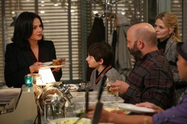 LANA PARRILLA, JARED GILMORE, LEE ARENBERG, JENNIFER MORRISON, MIG MACARIO Photo
