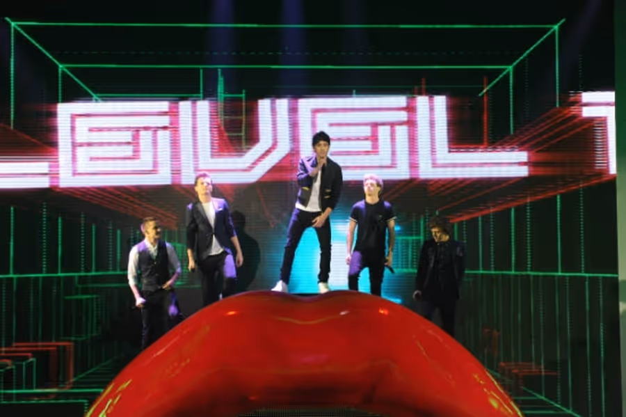 Photo Flash: Extended Look - Last Night's X FACTOR FINALE! Image
