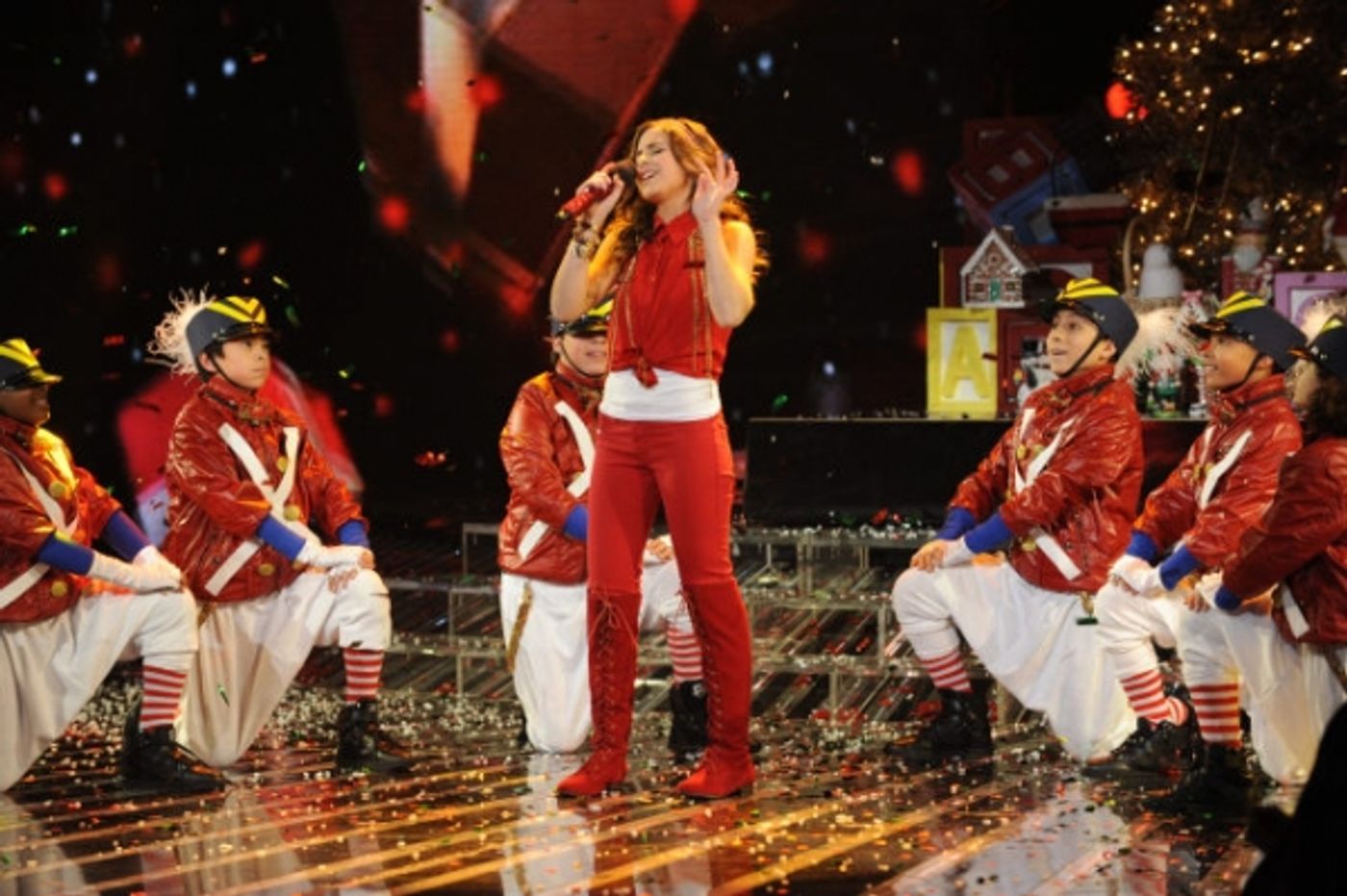 Photo Flash: Extended Look - Last Night's X FACTOR FINALE!  Image