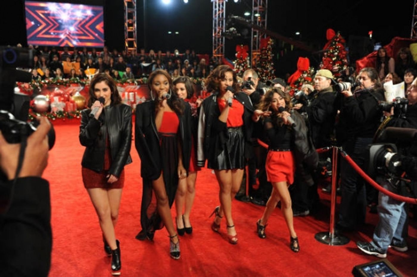 Photo Flash: Extended Look - Last Night's X FACTOR FINALE!  Image