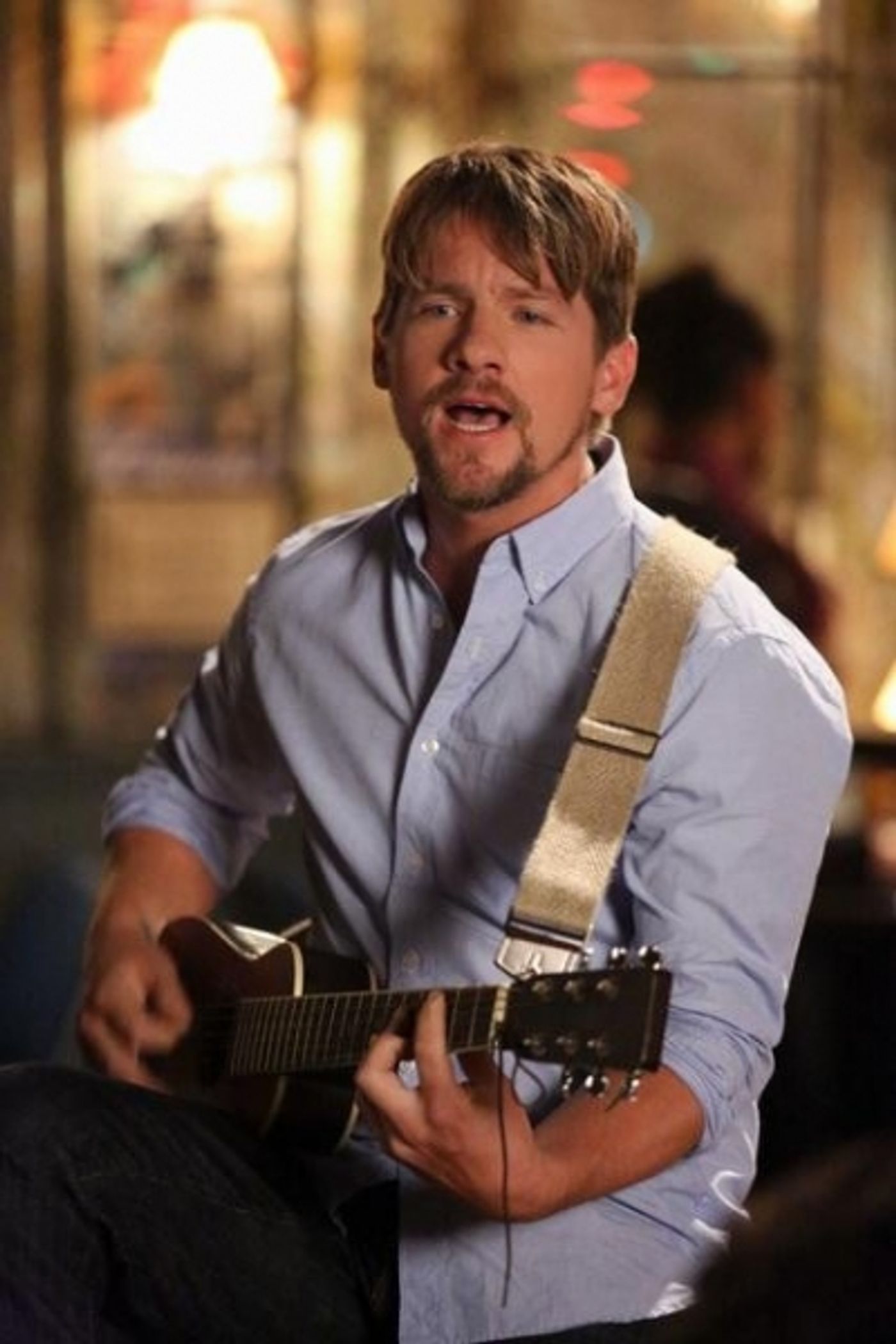 Photo Flash: HAPPY ENDINGS' Winter Return, Premieres 1/6  Image