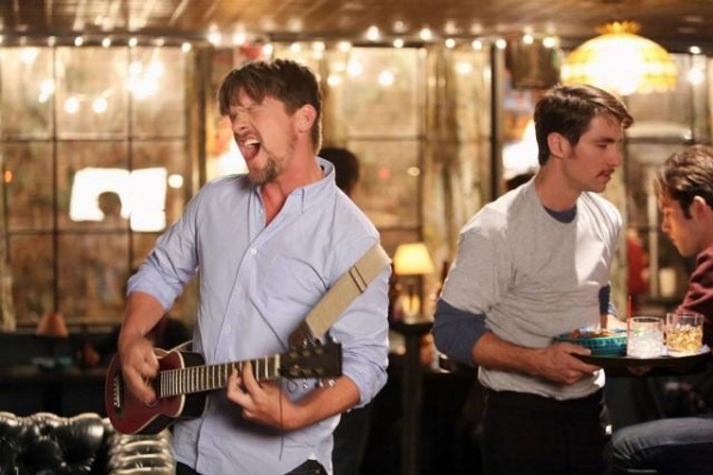 Photo Flash: HAPPY ENDINGS' Winter Return, Premieres 1/6  Image