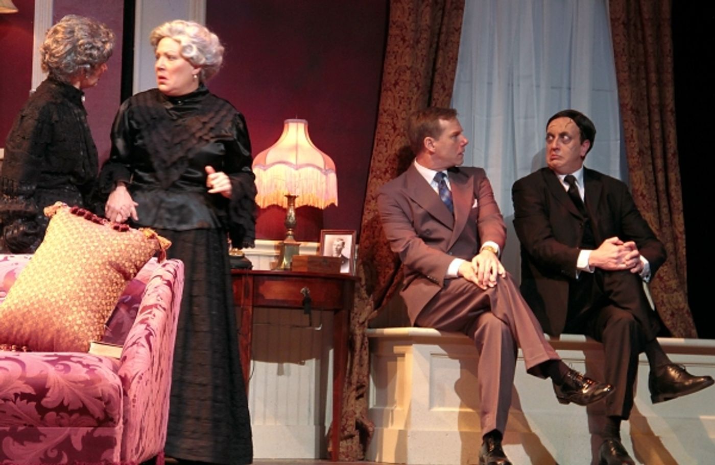 Photo Flash: First Look at ARSENIC & OLD LACE at Beef & Boards Dinner Theatre  Image